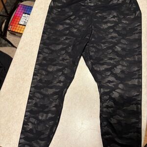 Simply Vera Wang Black Camouflage Leggings 2X size women’s
